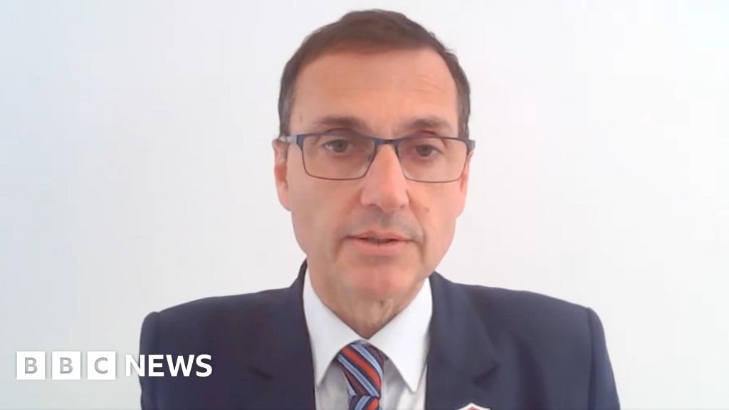 Hospital boss who raised bullying concerns 'unlawfully excluded', says union