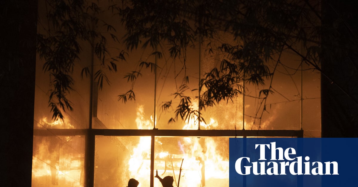 Violent protests in Bangladesh after pro-democracy figure dies in hospital | Bangladesh