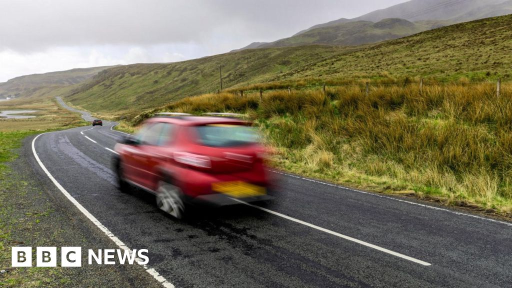 Scottish government drops plans to reduce national speed limit