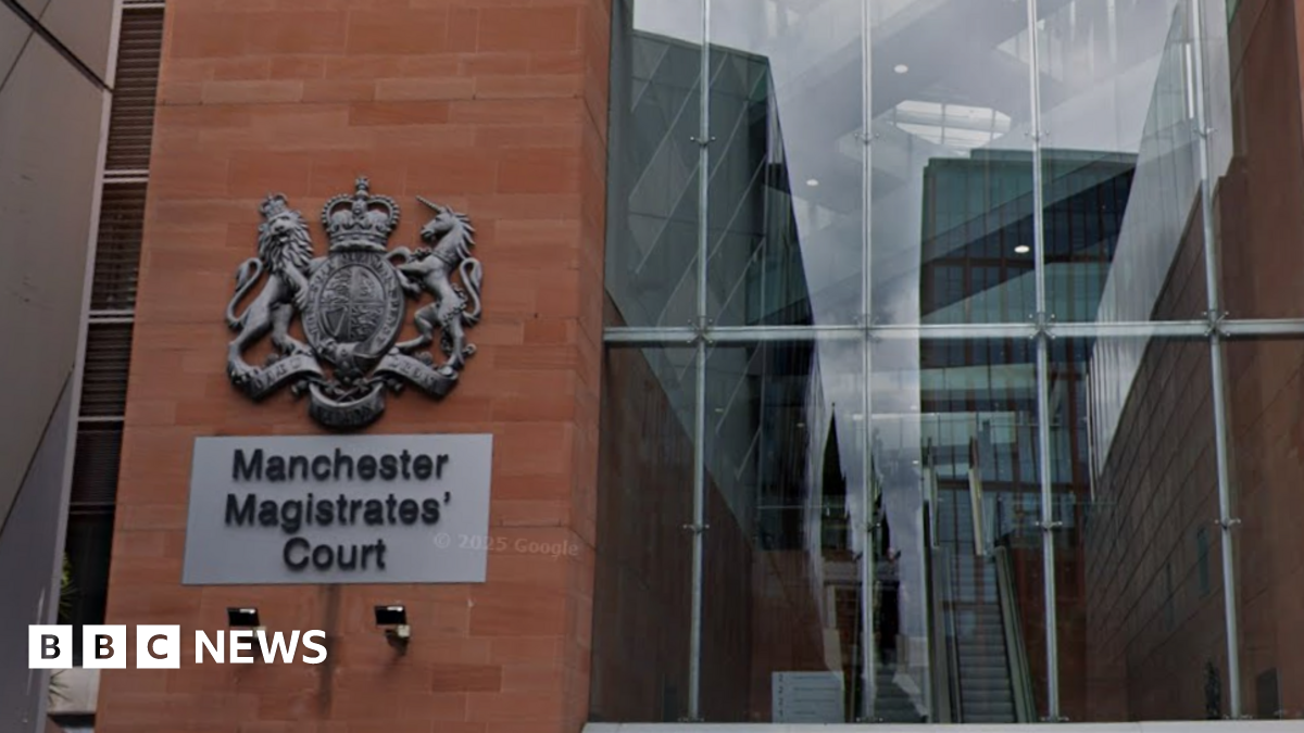 Google view of close-up showing Manchester Magistrates' Court
