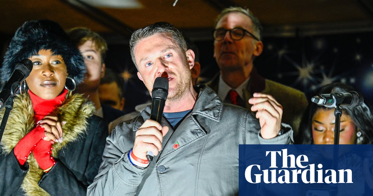 Tommy Robinson’s London ‘Christmas service’ draws about 1,000 people | Tommy Robinson