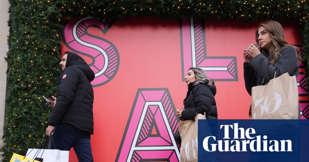 Shoppers shun UK high streets despite lure of Boxing Day sales | Retail industry