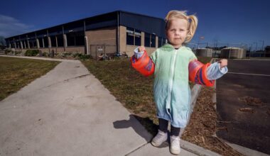 Port Fairy residents fight to save their local pool