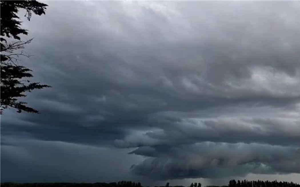 An active supercell south from Rakaia.