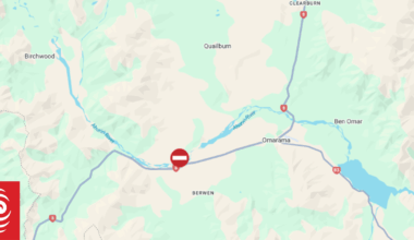 Crash blocks South Island highway