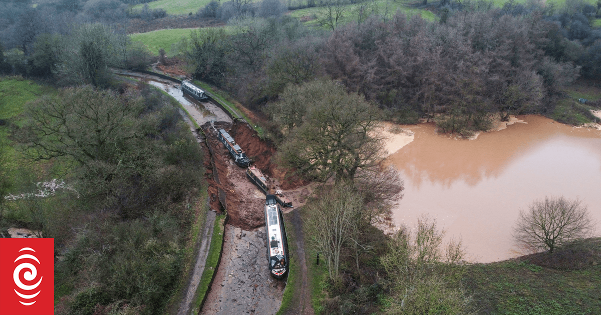 Massive sinkhole in England swallows canal boats, sparking rescue operation