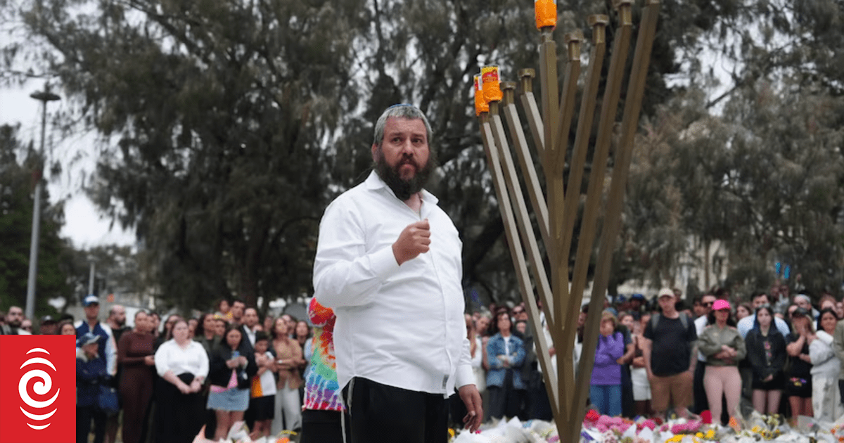 Live: Emotional vigils held for Bondi Beach shooting victims