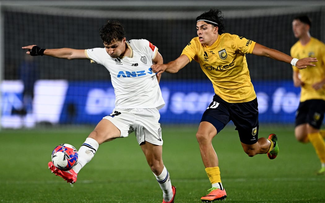 Auckland FC's Callan Elliot competes for possession with Miguel Di Pizo of the Central Coast Mariners during the A-League clash in Gosford,  December 12, 2025.