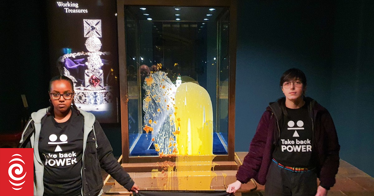 Crown Jewels protest turns to custard as Kiwi cop makes arrests