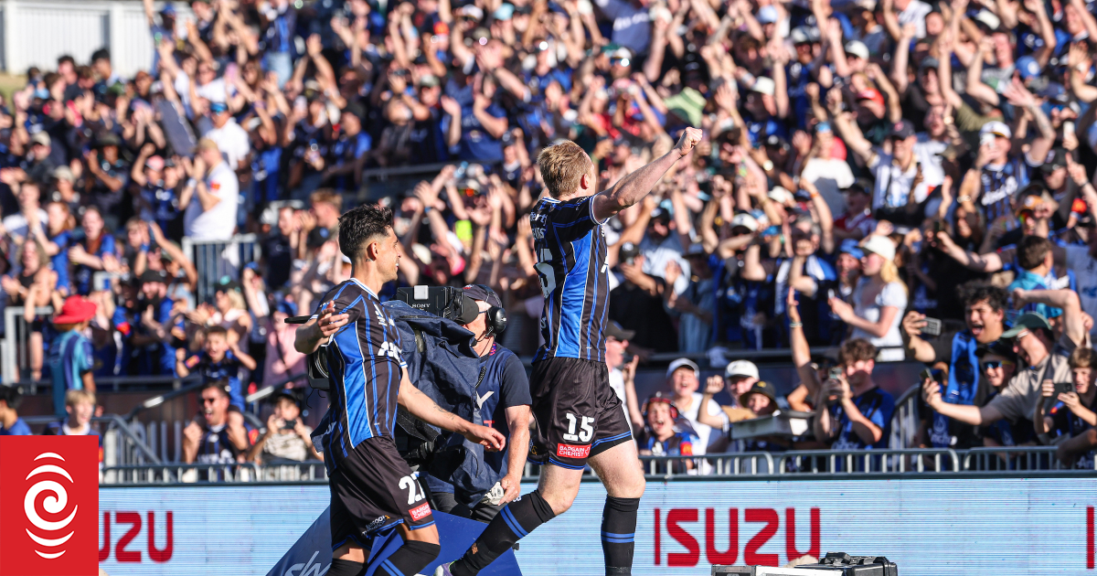 Live: Auckland FC v Wellington Phoenix A-League derby