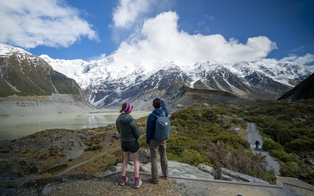 Hooker track lookout over Mueller Lake.