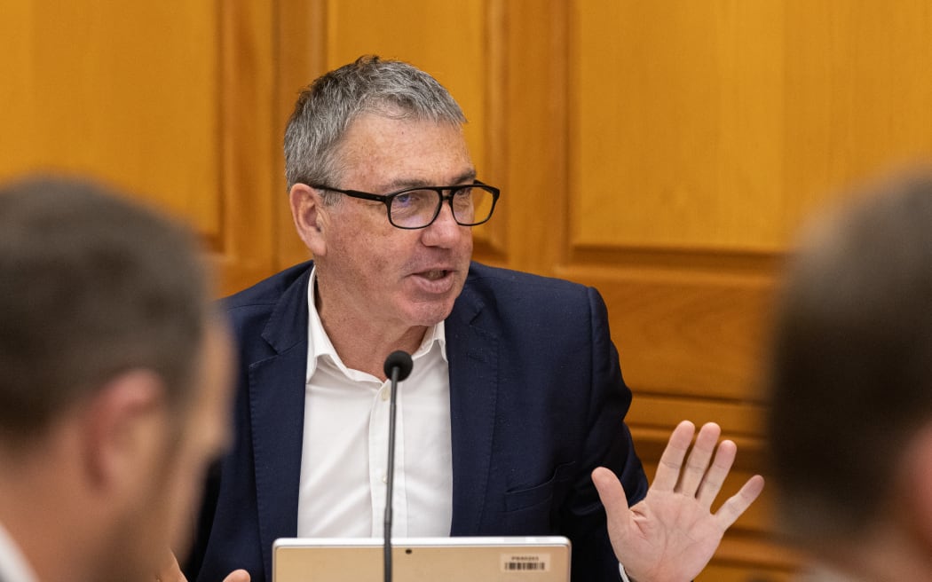 Labour MP for Christchurch Central, Duncan Webb asks a question in the Parliament Bill Committee.