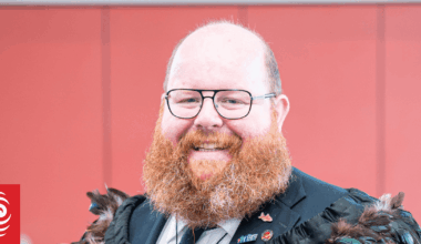 Secondary teachers vote to accept government's latest collective agreement settlement