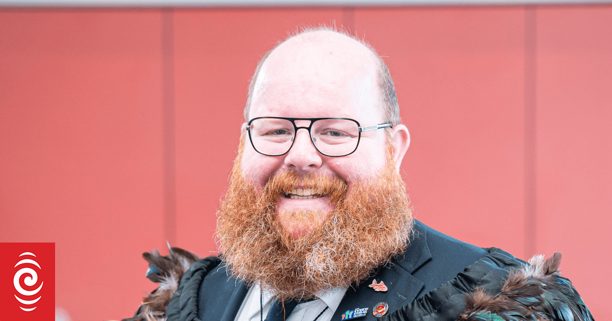 Secondary teachers vote to accept government's latest collective agreement settlement