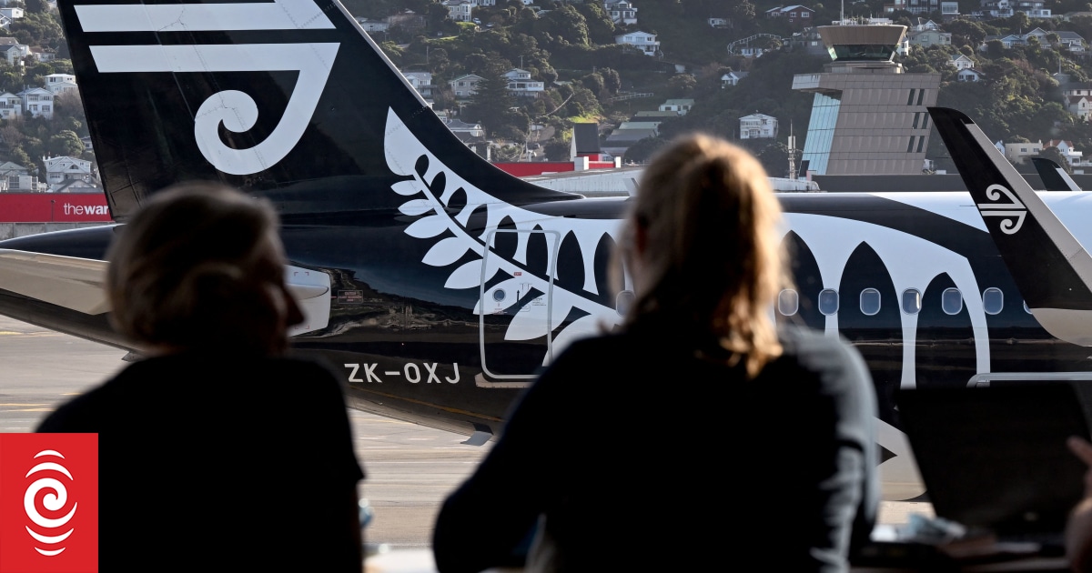 Air NZ cabin crews may strike in week before Christmas