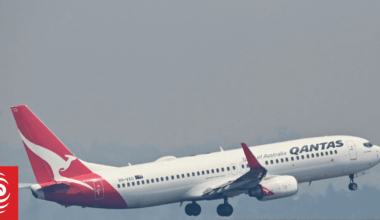 Typing error triggers chain of mistakes for Canberra to Sydney Qantas flight