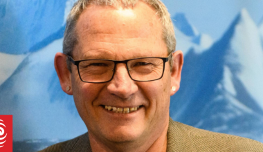 'Pitiful' decision on emissions targets will cost the country, former climate commissioner says