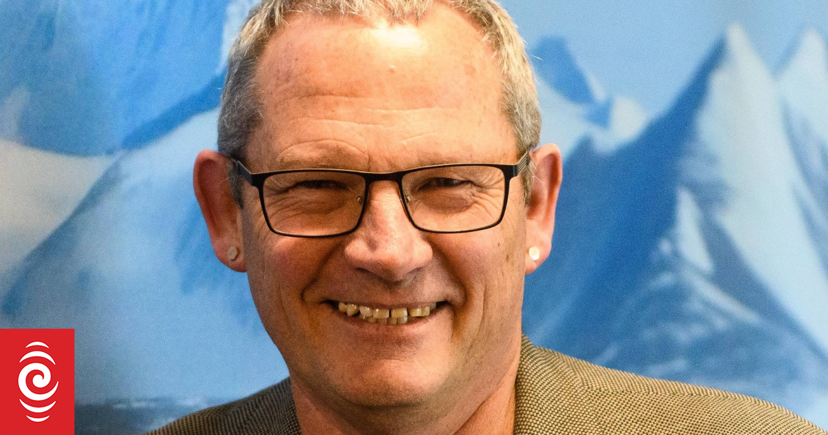 'Pitiful' decision on emissions targets will cost the country, former climate commissioner says