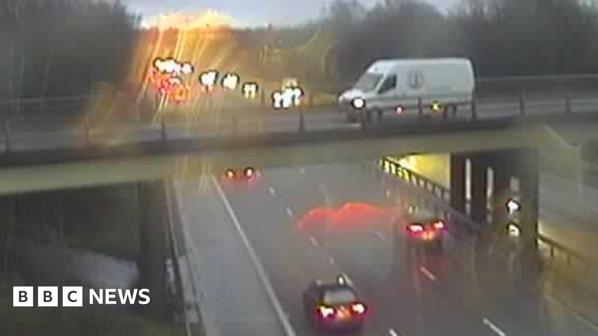 Traffic beginning to queue ohn M66