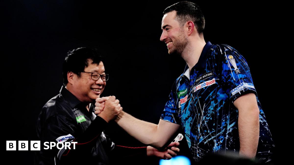 Luke Humphries shakes hands with Paul Lim
