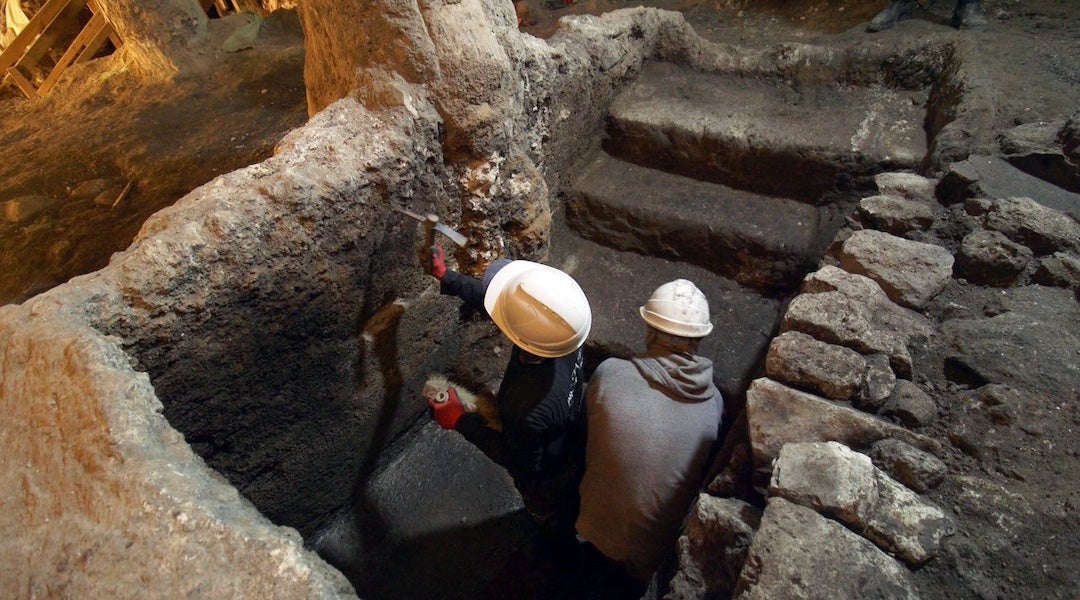 Mikveh unearthed beneath Western Wall plaza shows evidence of Temple’s destruction – The Forward