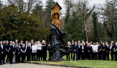 Stunning 18ft Red Hugh O'Donnell carving of Red Hugh unveiled at Donegal hotel