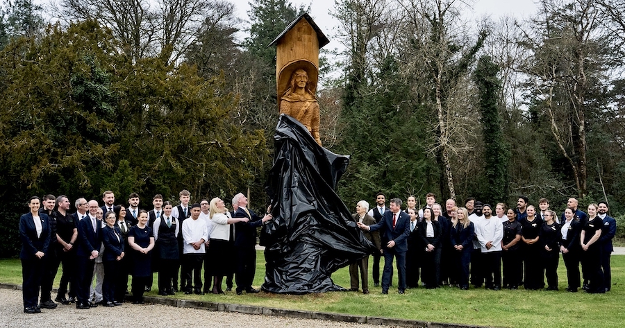 Stunning 18ft Red Hugh O'Donnell carving of Red Hugh unveiled at Donegal hotel