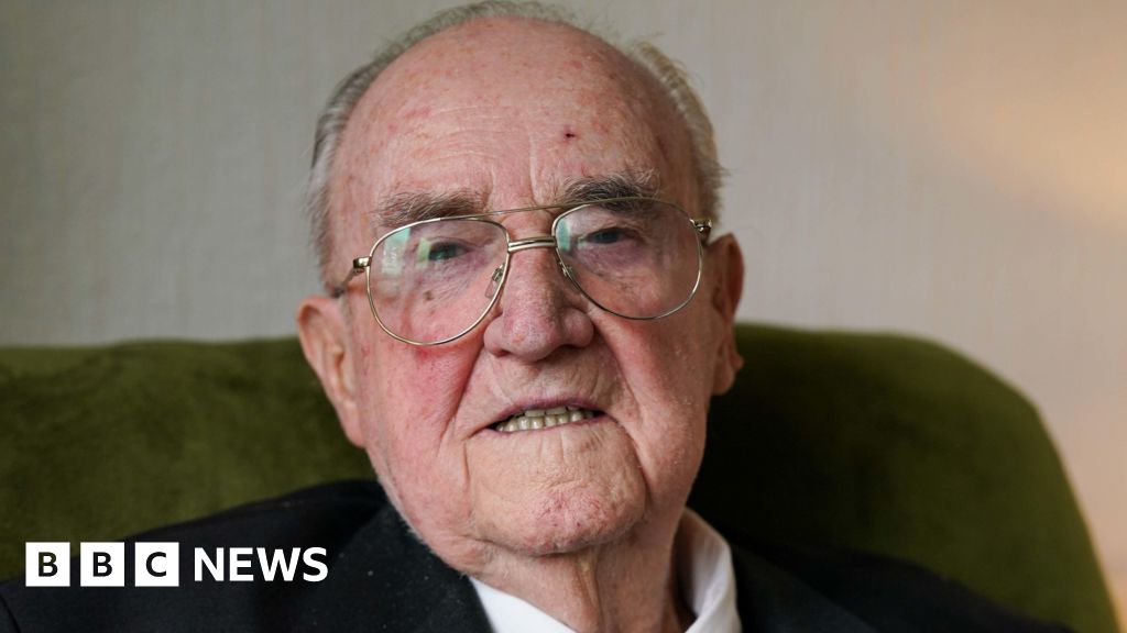 Caddington WW2 veteran Douglas Baldwin dies aged 100