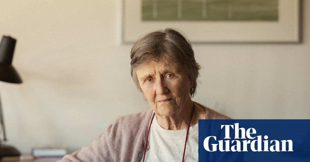 Helen Garner says State Library of Victoria turned into ‘party central’, with planned job cuts to ‘bring disgrace’ on Melbourne | Victoria