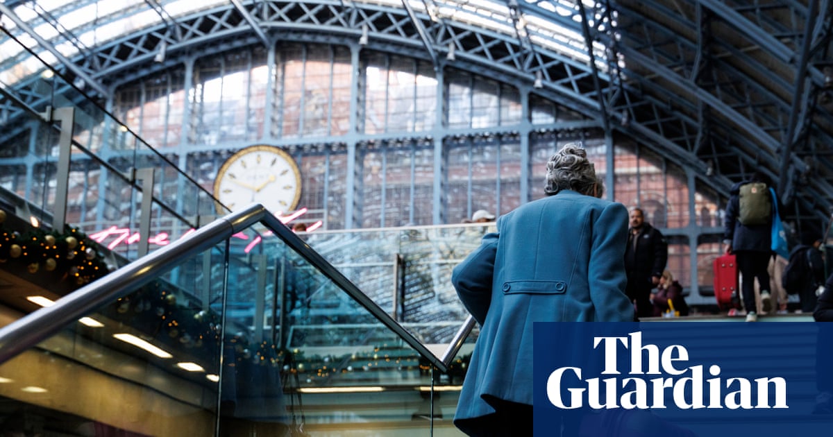 Eurostar restarts services in Channel tunnel amid continued risk of disruption | Eurostar