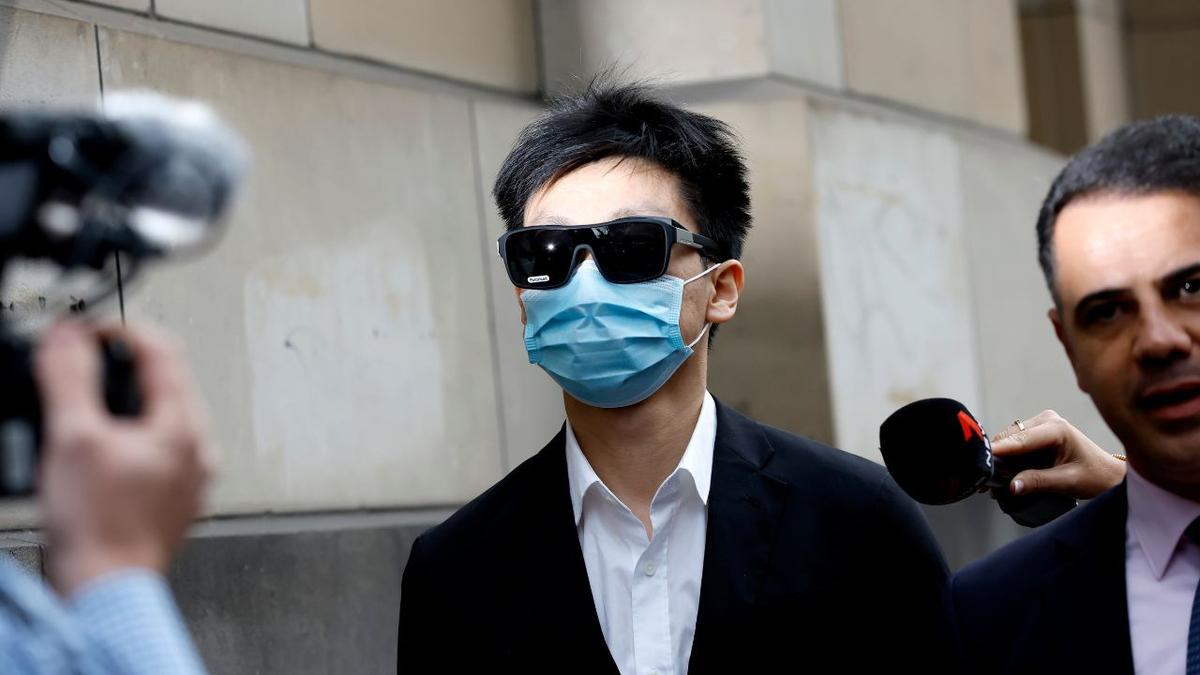 Trainee surgeon accused of filming colleagues in Melbourne hospital bathrooms hit with 775 more charges