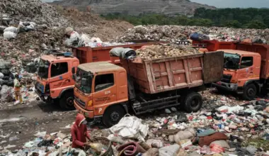 According to its Environment Ministry, Indonesia produces 56.6 million tonnes of waste annually.