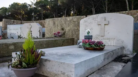 MIGUEL MEDINA/AFP The Bardot family graves in the marine cemetery in the city of Saint-Tropez