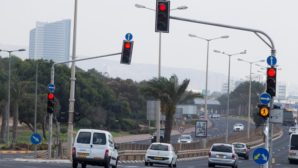 Running a red light - one of the seven offenses for which the punishment will be increased 