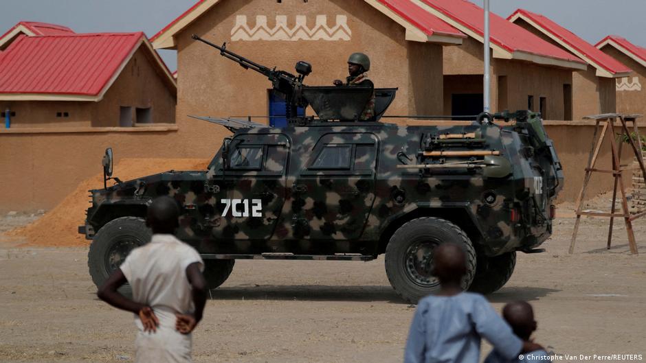 Explosion rocks Borno mosque during evening prayers – DW – 12/24/2025