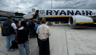 Ryanair faces massive fine in Italy over 'abusive strategy' – DW – 12/23/2025