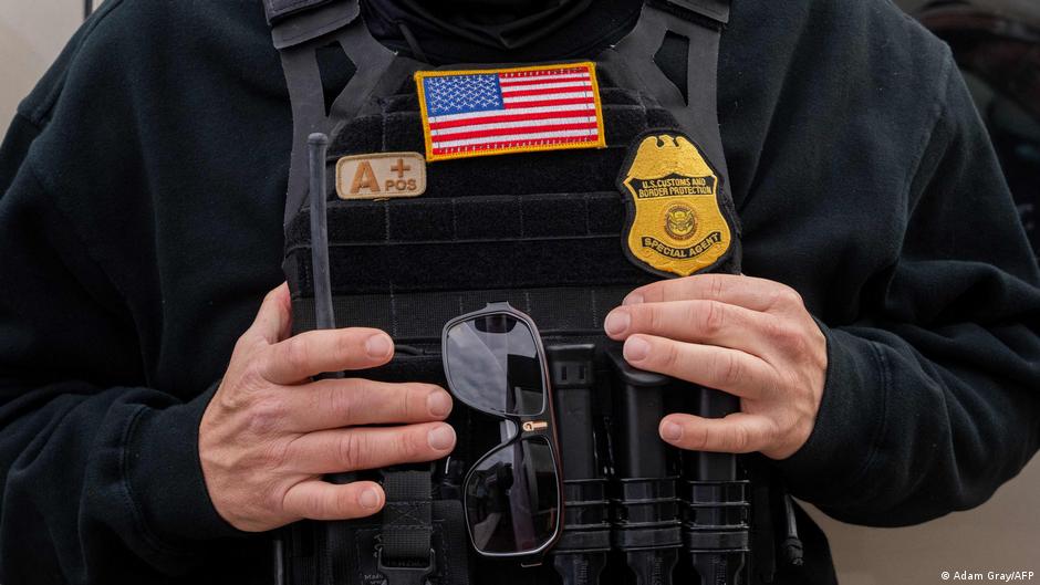 US demands access to tourists' social media histories – DW – 12/10/2025