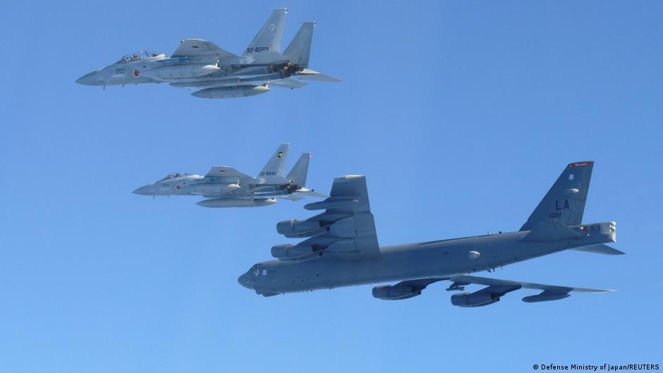 US bombers join Japanese jets to counter China-Russia drills – DW – 12/11/2025