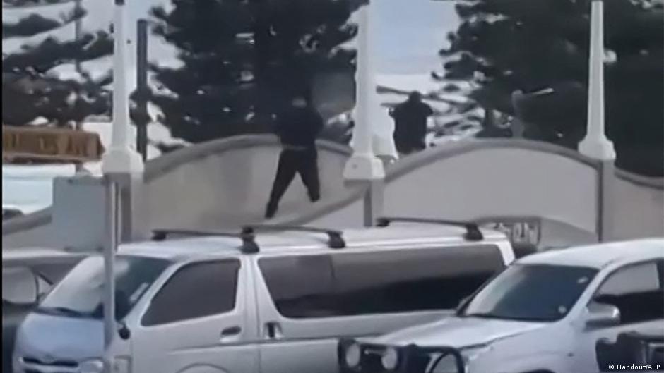 11 killed in shooting at Sydney's Bondi Beach – DW – 12/14/2025