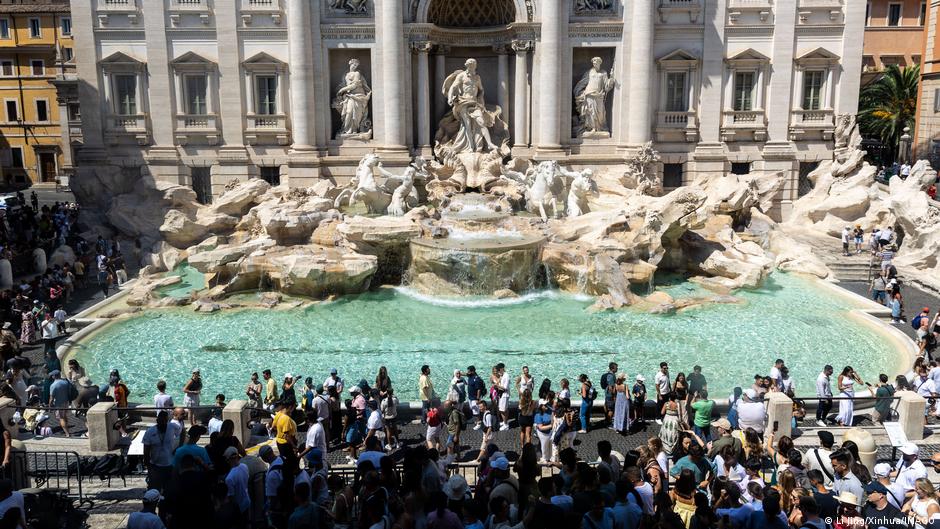 Rome to introduce entry fee for historic Trevi Fountain – DW – 12/19/2025
