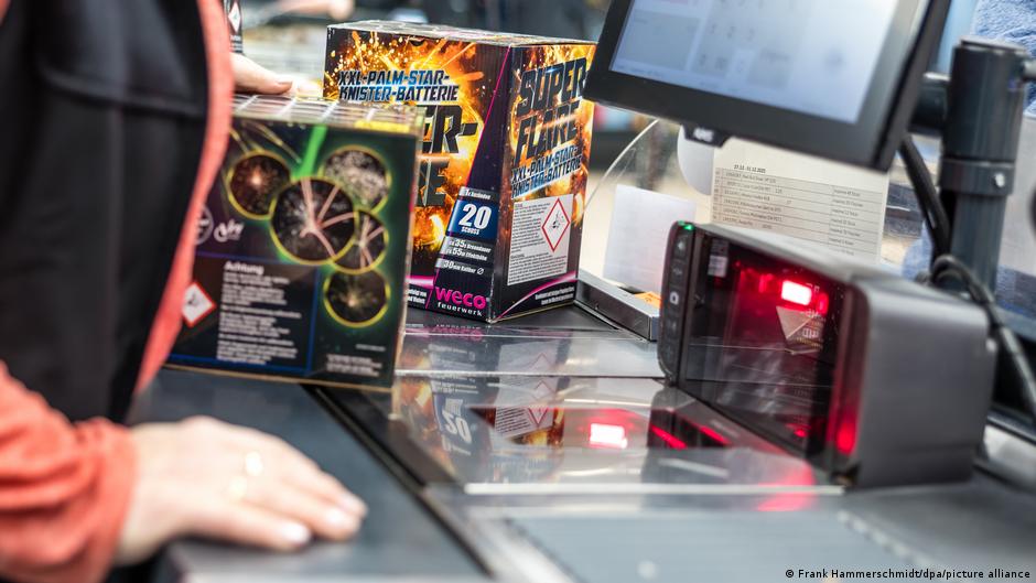 Germany news: Fireworks back on sale, reignite ban debate - DW
