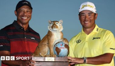 Tiger Woods poses with winner Hideki Matsuyama at the Hero World Challenge
