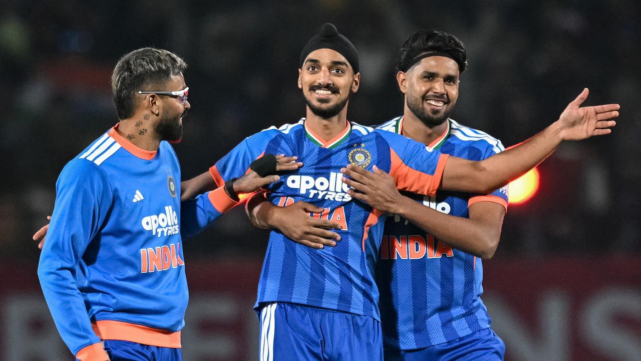 India's Arshdeep Singh (C) celebrates with teammates Harshit Rana (R) and Hardik Pandya after taking the wicket of South Africa's Reeza Hendricks during the third Twenty20 international cricket match between India and South Africa at the Himachal Pradesh Cricket Association Stadium in Dharamsala on December 14, 2025. (Photo by Arun SANKAR / AFP) / -- IMAGE RESTRICTED TO EDITORIAL USE - STRICTLY NO COMMERCIAL USE --