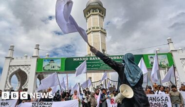 Indonesians raise white flags as anger grows over slow flood aid