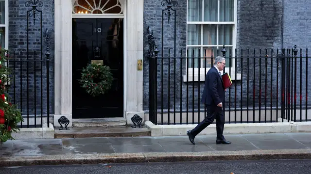 Keir Starmer walking away from No 10 Downing Street