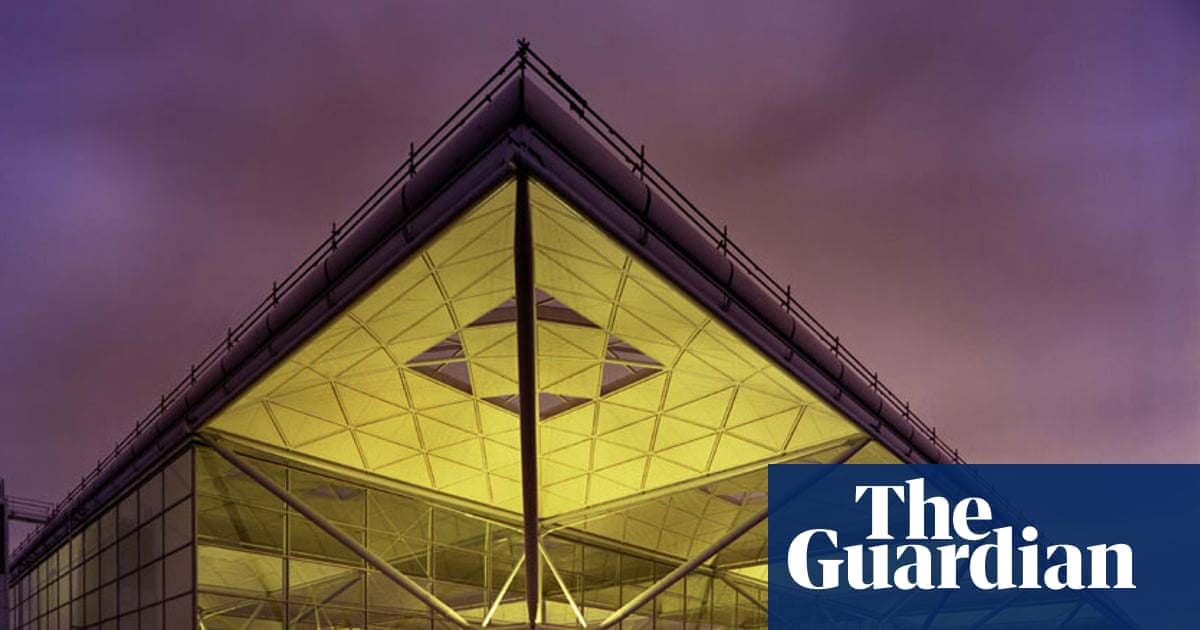Passengers left with no compensation after Stansted and Heathrow flight delays | Consumer affairs