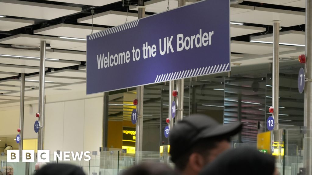 Immigration officers charged with theft from migrants