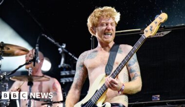 Biffy Clyro bass player quits tour over addiction and mental health issues