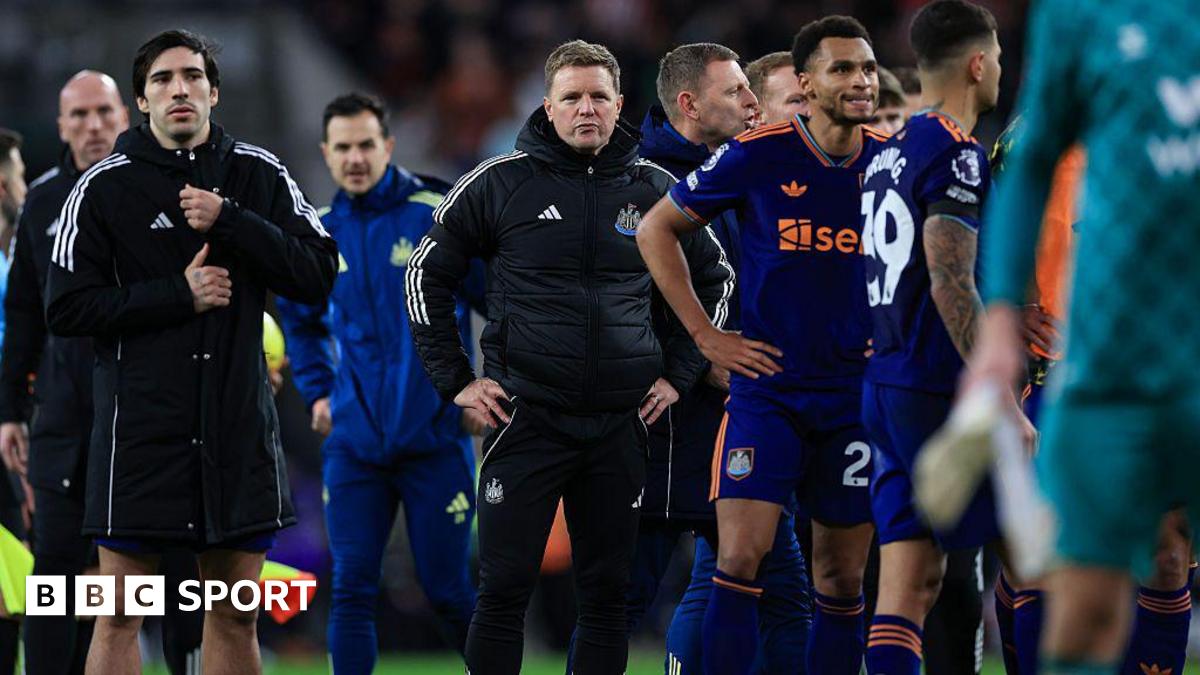 Eddie Howe and his Newcastle United players applaud the away end after the defeat over Sunderland at the Stadium of Light