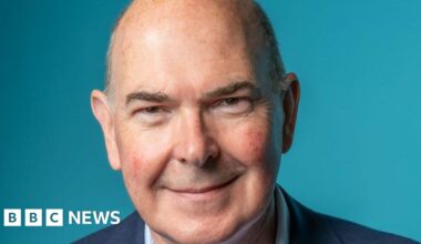 Top NHS boss suspended during whistleblowing investigation